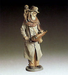 Lladro Old man with Monkey - china-cabinet.com