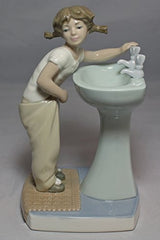 Lladro Clean up Time - china-cabinet.com